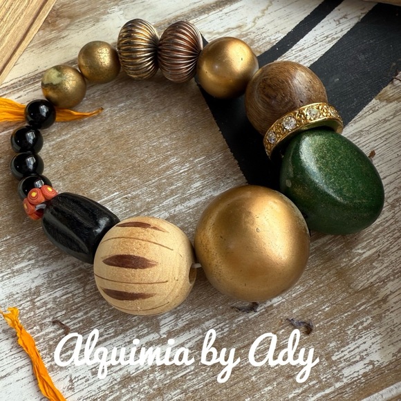 Beaded Bracelet with Gold and Green Accents - Picture 1 of 1